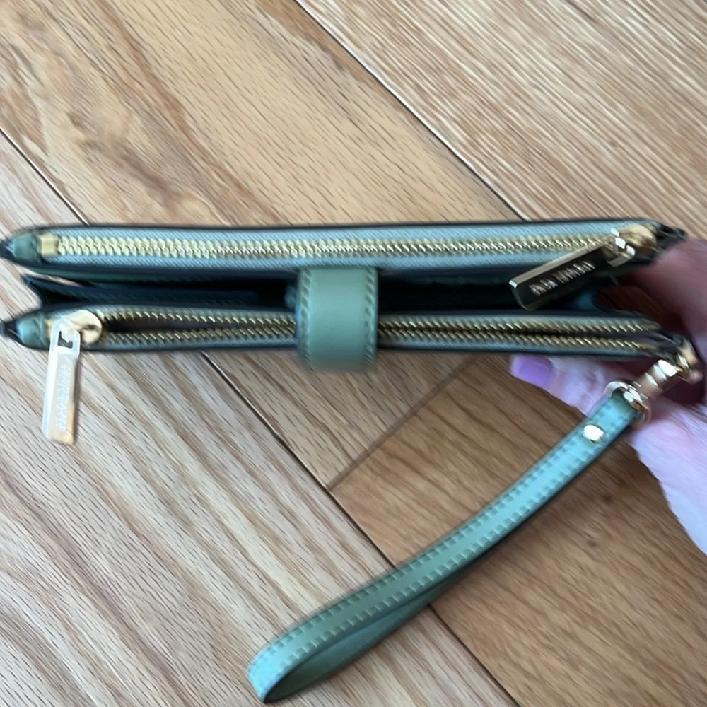 NWT MICHAEL KORS LARGE DOUBLE ZIP WRISTLET PHONE HOLDER